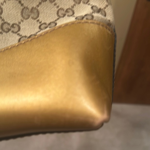 Gucci Cream and Gold Shoulder Bag with Iconic Design - Picture 4 of 14
